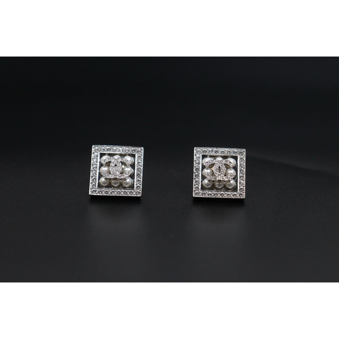 Excellent（Rank SA）｜ CHANEL C24S Coco Mark Pearl Rhinestone Square Earrings Made In 2024Year｜S26031025