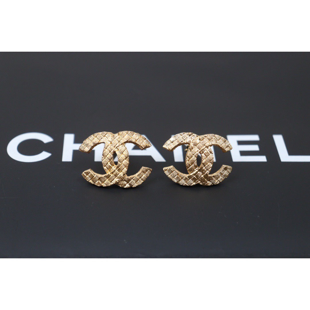 Rank A ｜CHANEL Coco Mark Knitting Design Earrings ｜Q24053025