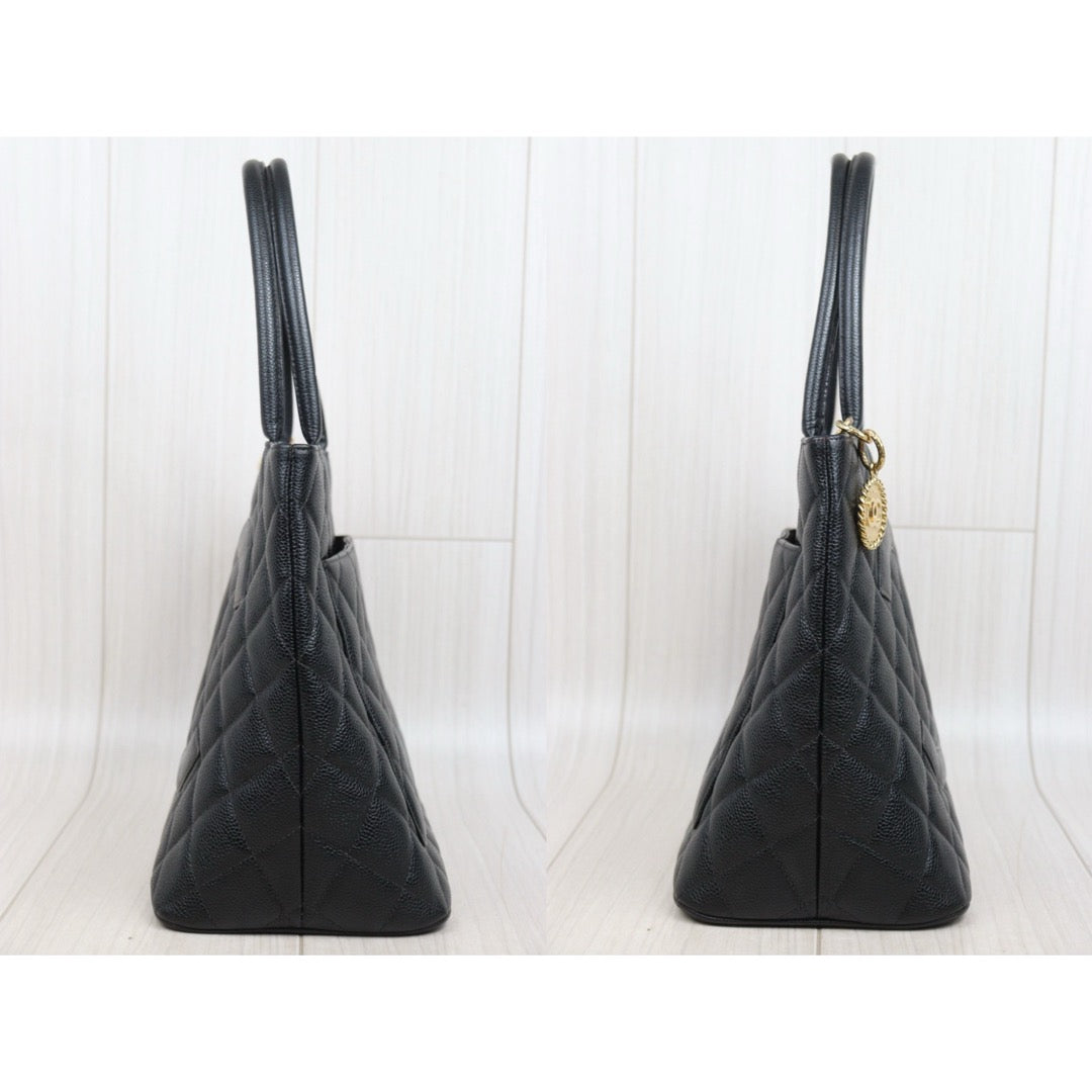 Very Good ( Rank A) ｜ CHANEL Caviar Skin Calf Leather Tote Bag Black Made In 2002～2003 Year｜25090402