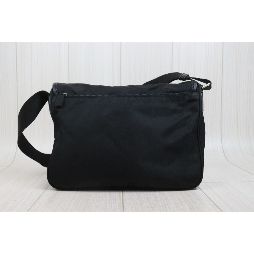 Include Entrupy Certificate of Authenticity｜Good ( Rank AB) ｜Prada  Nylon Black Shoulder Bag  Silver Hardware｜26082602