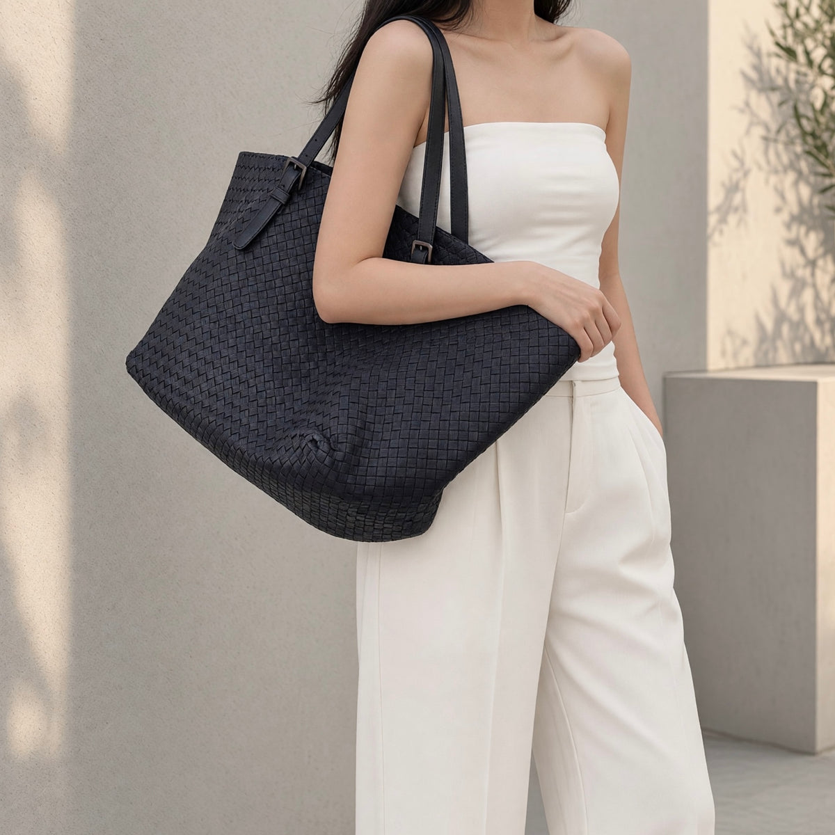 Include Entrupy Certificate of Authenticity｜Good ( Rank AB)｜ Bottega Veneta Lamb Skin Intrecciato Cesta GM Tote Black｜S26090739