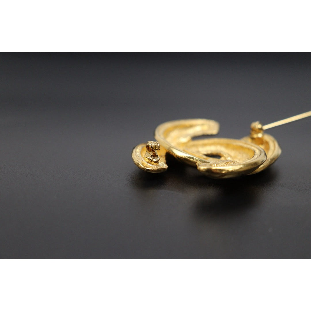 Include Authentic Detective Certificate of Authenticity｜Very Good ( Rank A)｜ CHANEL Vintage Coco Mark 24K Golden Brooch ｜Y26040605