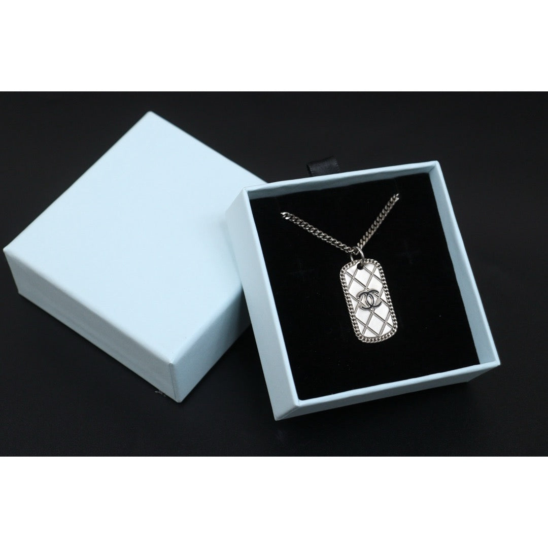 Include Authentic Detective Certificate of Authenticity｜Excellent（Rank SA）｜ CHANEL 09P COCO Mark Pattern Necklace Graphite Gray Made In 2009 Year｜S26031028