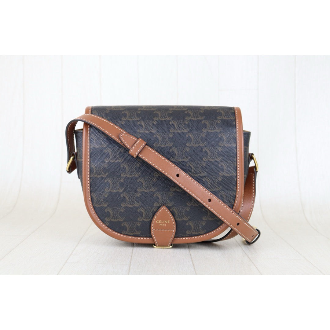 Very Good ( Rank A) ｜ CELINE Macadam Triomphe Cross Body Shoulder Bag Current Model｜S25110313