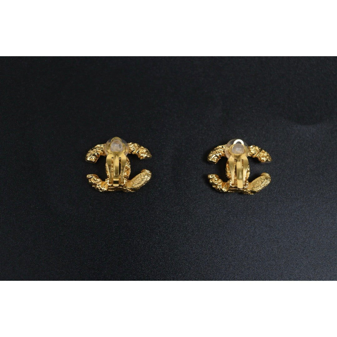 Include Authentic Detective Certificate of Authenticity｜Excellent（Rank SA） ｜ CHANEL 93A Coco Mark Vintage Lava Gold Earrings Made In 1993Year ｜26041303