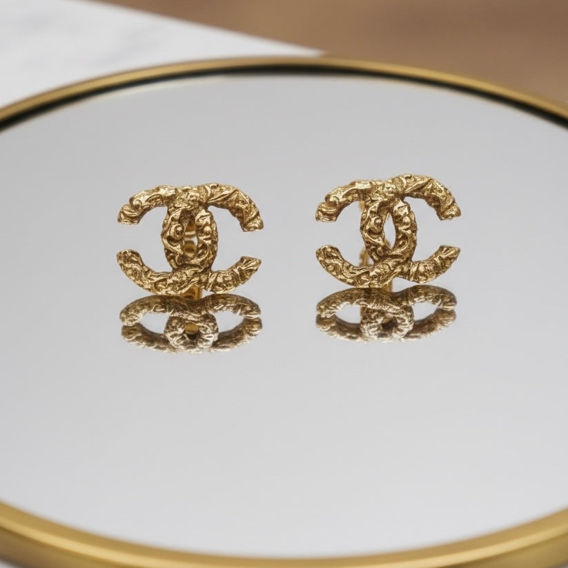 Include Authentic Detective Certificate of Authenticity｜Very Good ( Rank A) ｜CHANEL COCO Mark Crush Ear Cuffs Earrings ｜26070309