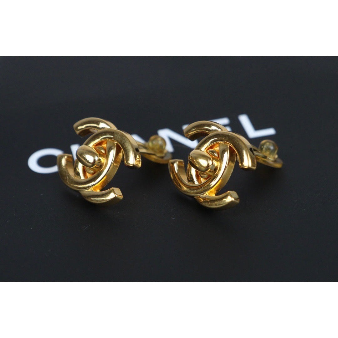 Rank A ｜CHANEL Vintage 18K Gold Plating Earrings  Made In 1997 Year ｜23101110