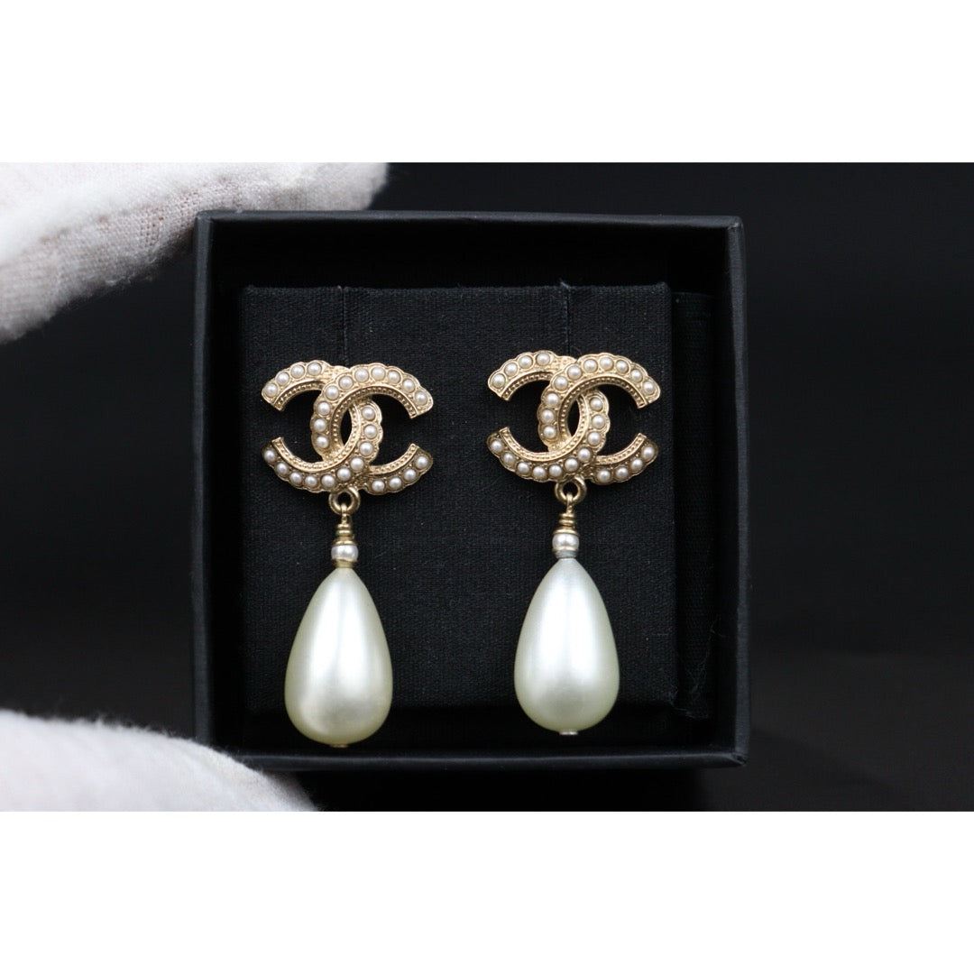 Very Good ( Rank A) ｜CHANEL Golden Pearl COCO Mark  Large Drop Pearl Earrings ｜S25021024