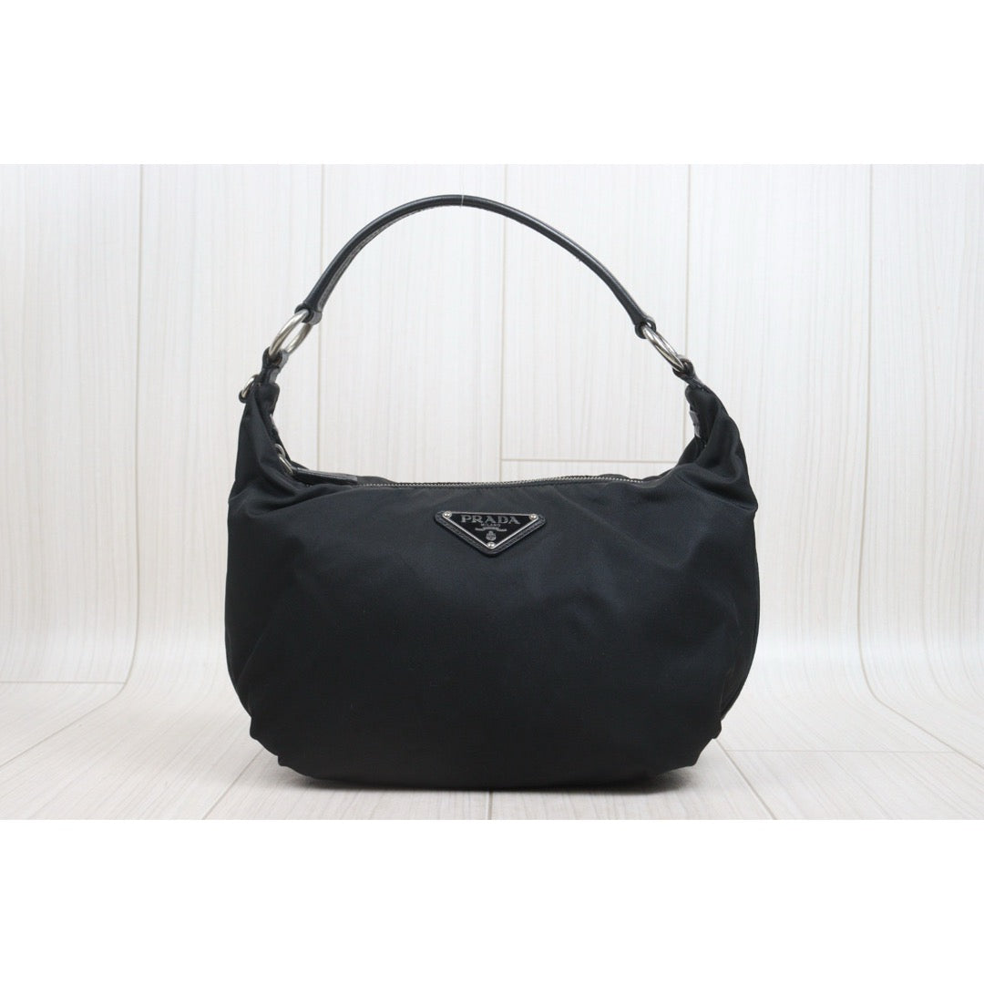 Include Entrupy Certificate of Authenticity｜Good ( Rank AB) ｜Prada  Nylon Black Large Hobo   ｜26070311