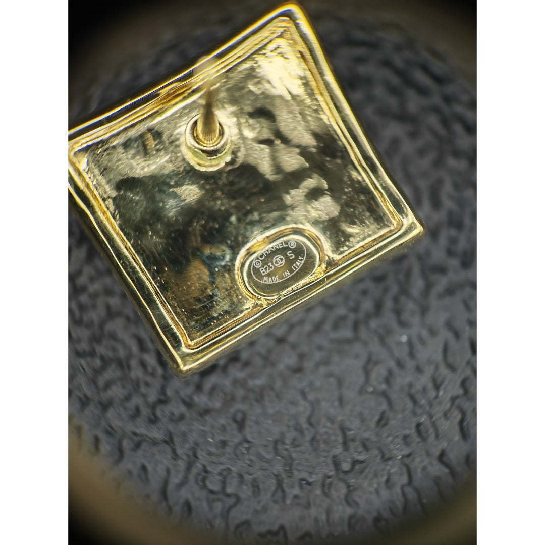 Include Authentic Detective Certificate of Authenticity｜Very Good ( Rank A) ｜CHANEL B23S Coco Mark Leather Block Earrings Made In 2023 Year ｜S26080109