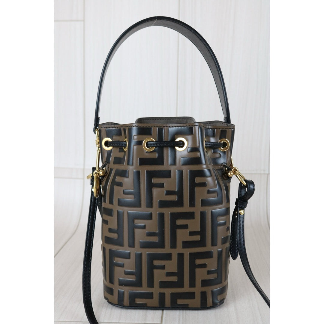 Very Good ( Rank A)｜ FENDI Zucca Calf Leather Mini Mon Tresor Bucket bag Shoulder Bag Brown ｜S25112303
