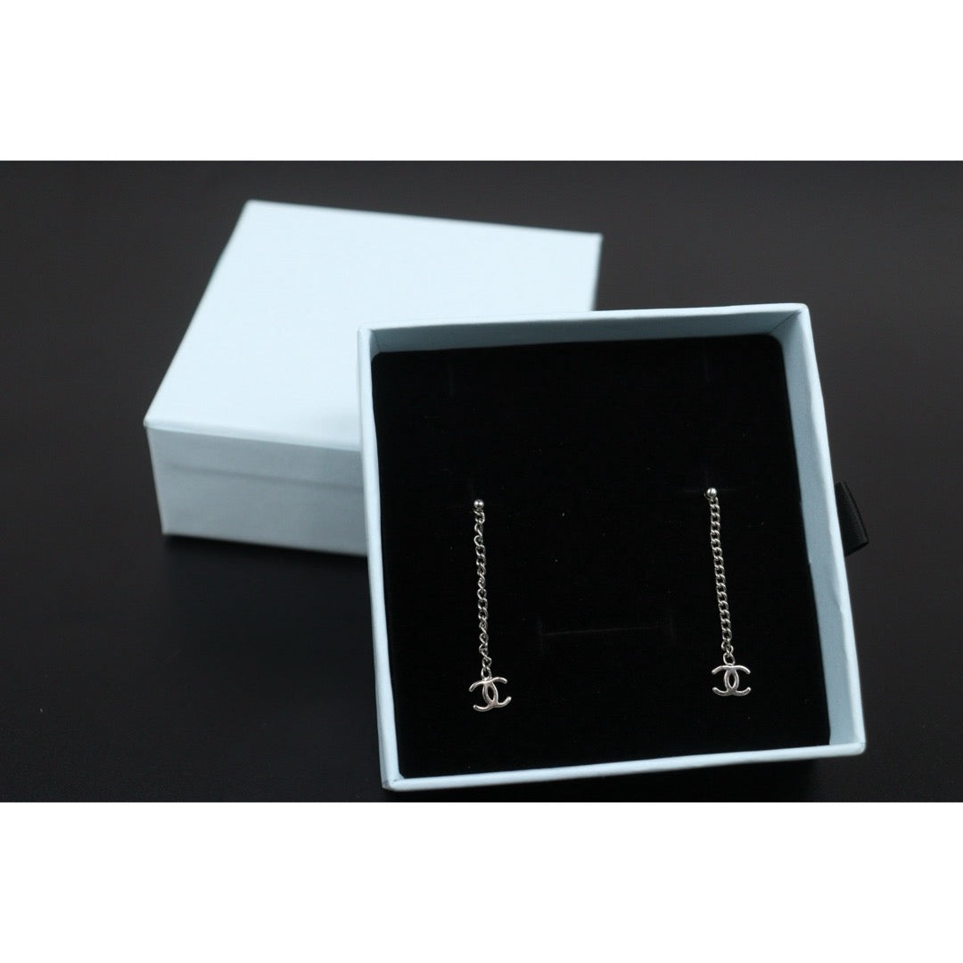 Very Good ( Rank A)｜ CHANEL Coco Mark Earrings Silver｜V25100719