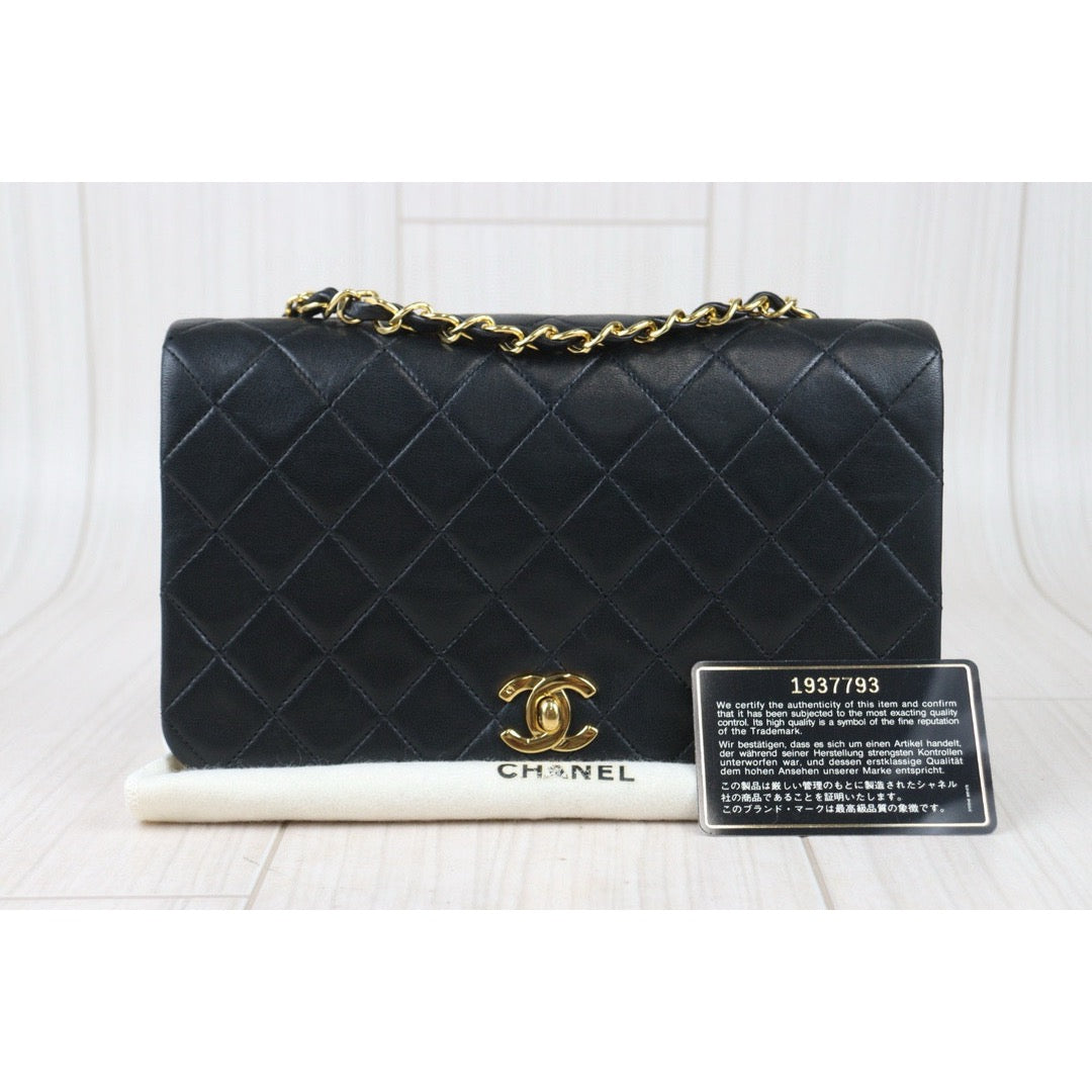 Very Good ( Rank A)｜ CHANEL Matrasse Lamb Skin Chain Bag Made in 1989-1991 Year｜P24083003