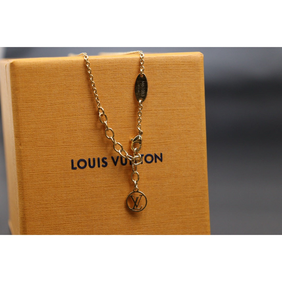 Excellent（Rank SA）｜ LV Collier Essential V Necklace ｜25032707