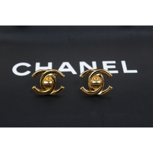 Include Authentic Detective Certificate of Authenticity｜Very Good ( Rank A) ｜CHANEL 96A Vintage 18K Gold Plating Earrings Made In 1996 Year GM｜26031908