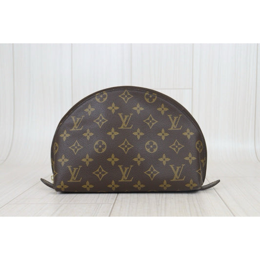 Very Good ( Rank A) ｜LV Monogram GM Pochette Cosmetics｜24092609
