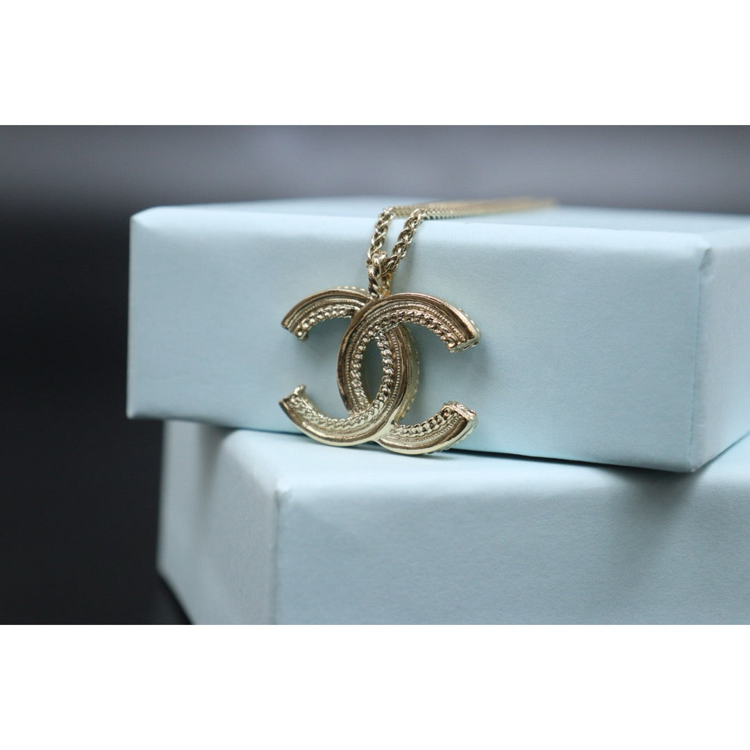 Include Authentic Detective Certificate of Authenticity｜Very Good ( Rank A) ｜ CHANEL A20V  Coco Mark  Pearl  Necklace｜S26031002