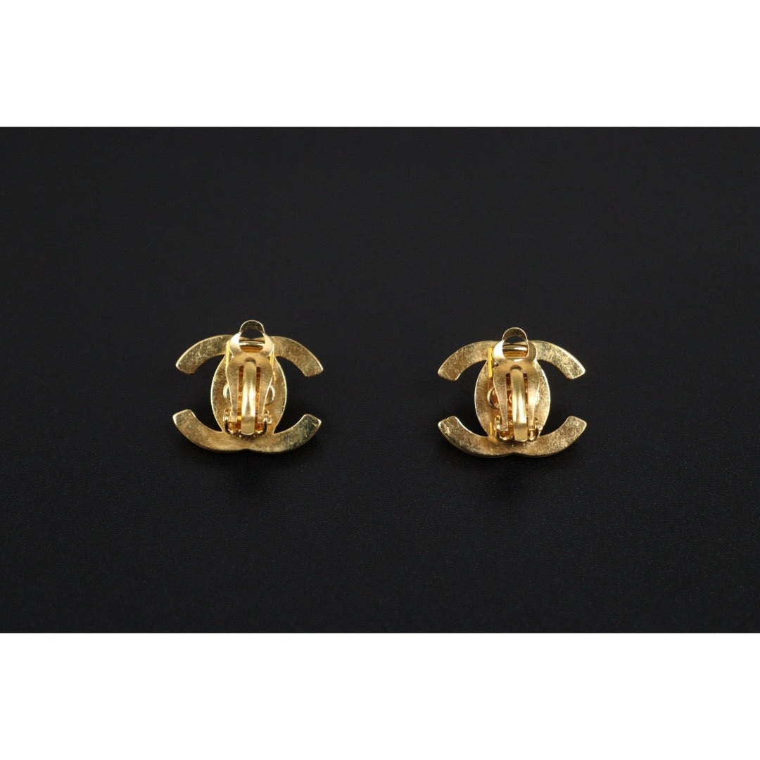 Include Authentic Detective Certificate of Authenticity｜Very Good ( Rank A) ｜CHANEL 96A Vintage Rhinestone Earrings Made In 1996 Year ｜26041311