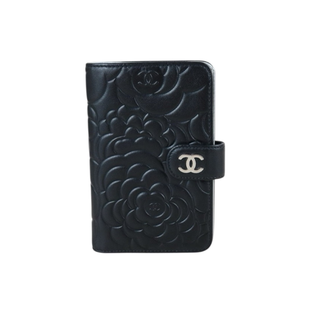 Include Entrupy Certificate of Authenticity｜Very Good ( Rank A)｜CHANEL Lambskin Camellia Embossed Flap Black Wallet Made In 2012-2013Year｜X26062909