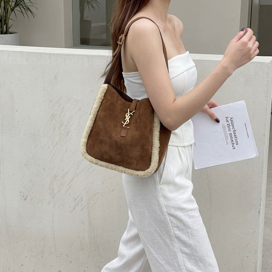 Include Entrupy Certificate of Authenticity｜Very Good ( Rank A)｜  Saint Laurent YSL Small Le5A7 Supple Hobo Bag in Suede and Shearling｜Z26092912