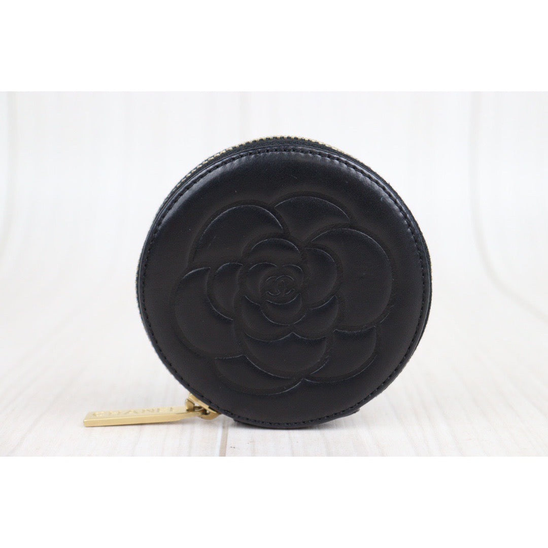 Rank A ｜CHANEL  Lamb Leather Camellia Coin Holder｜V23102827