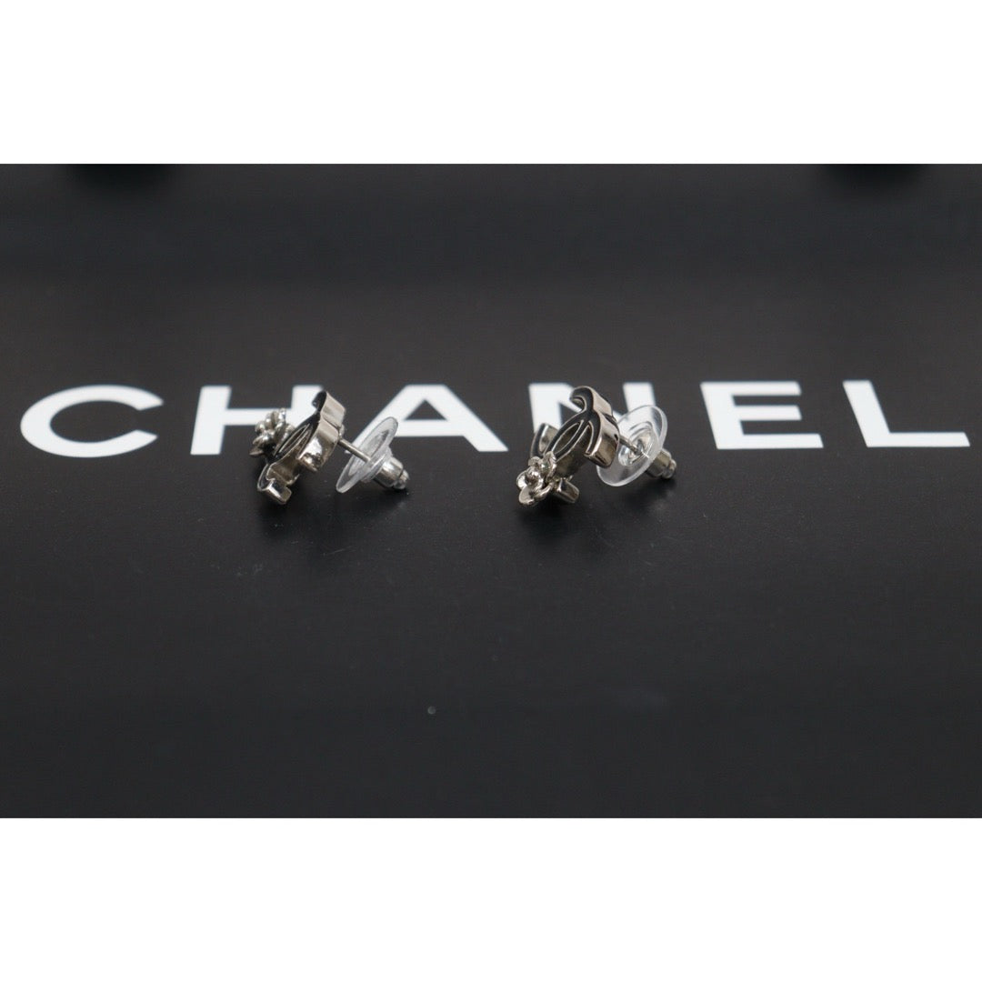 Very Good ( Rank A) ｜ CHANEL 07P Coco Mark  Black Enamel Camellia Earrings Made In 2007Year ｜26022401