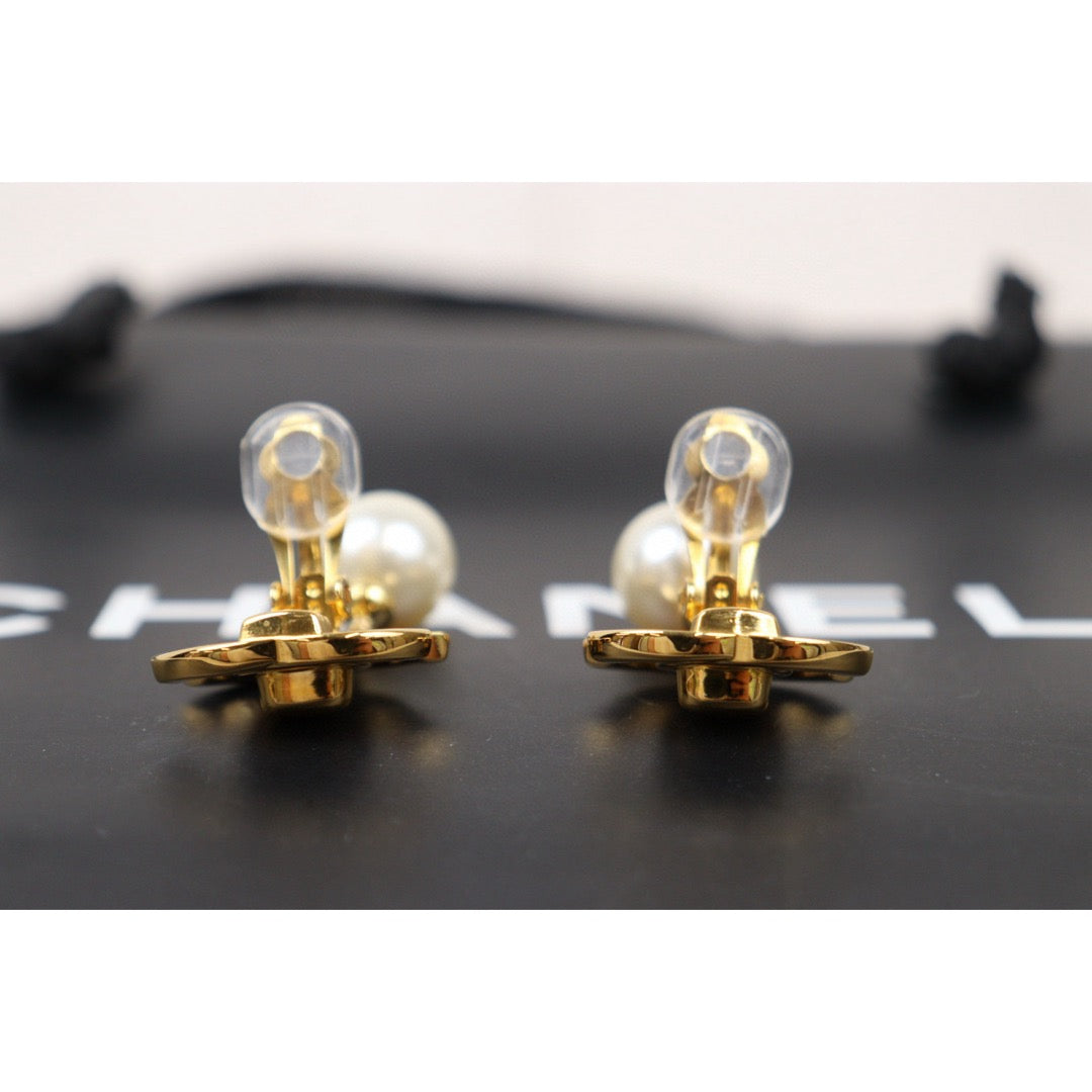 Excellent（Rank SA）｜CHANEL Vintage 18K Gold Plating Pearl Earrings  Made In 1996Year ｜24122629