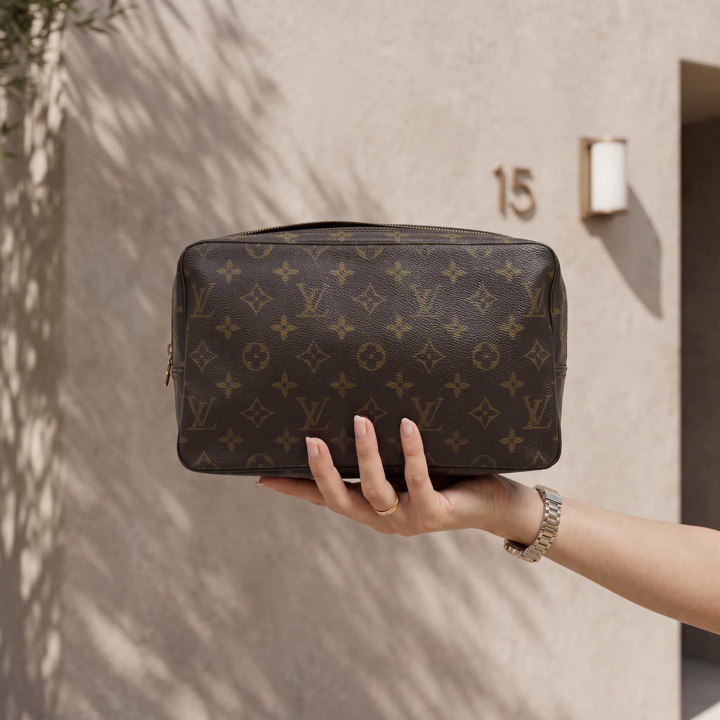 Include Entrupy Certificate of Authenticity｜Good ( Rank AB)｜ Louis Vuitton Truth Toilet 28 Monogram Makeup Pouch｜26073007