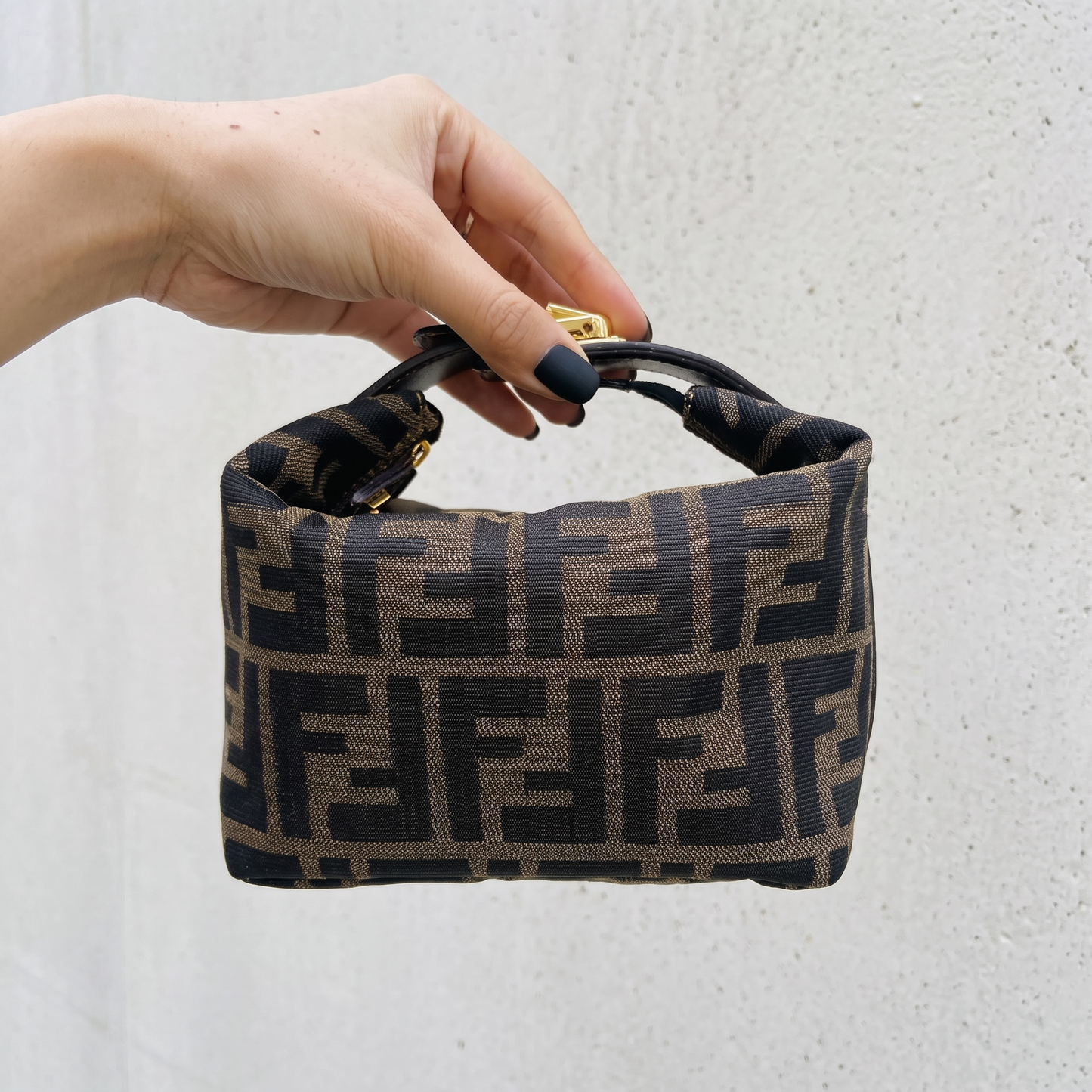 Include Entrupy Certificate of Authenticity｜Very Good ( Rank A)｜ FENDI PM Zucca Handbag ｜26090803