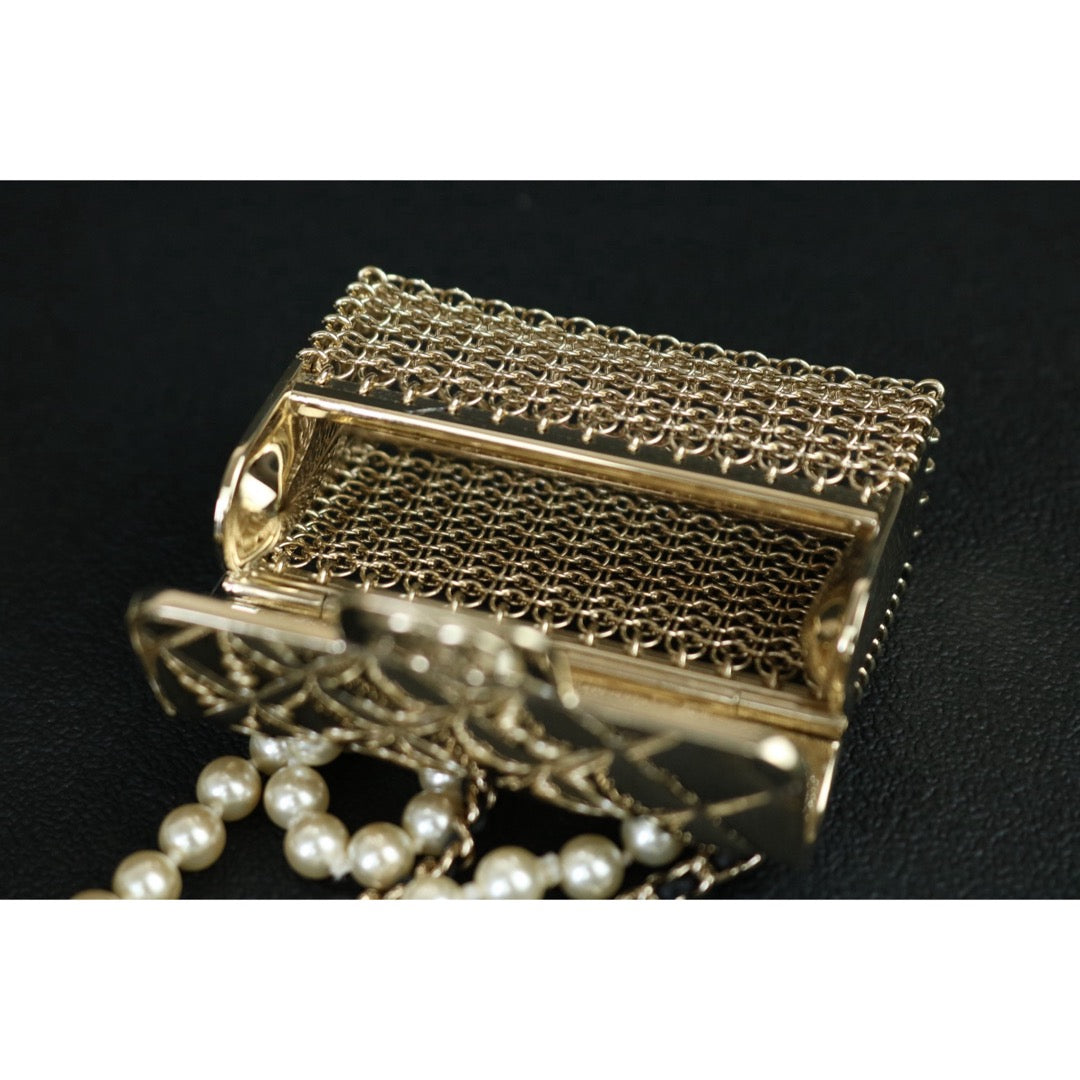 Include Authentic Detective Certificate of Authenticity｜Very Good ( Rank A) ｜ CHANEL B21S  Coco Mark  Pearl  Double Chain Tinybag Made In 2021Year Limited edition｜S26062104