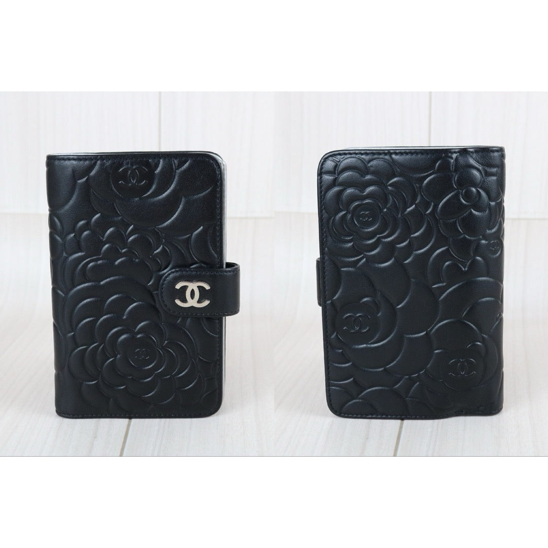 Include Entrupy Certificate of Authenticity｜Very Good ( Rank A)｜CHANEL Lambskin Camellia Embossed Flap Black Wallet Made In 2012-2013Year｜X26062909