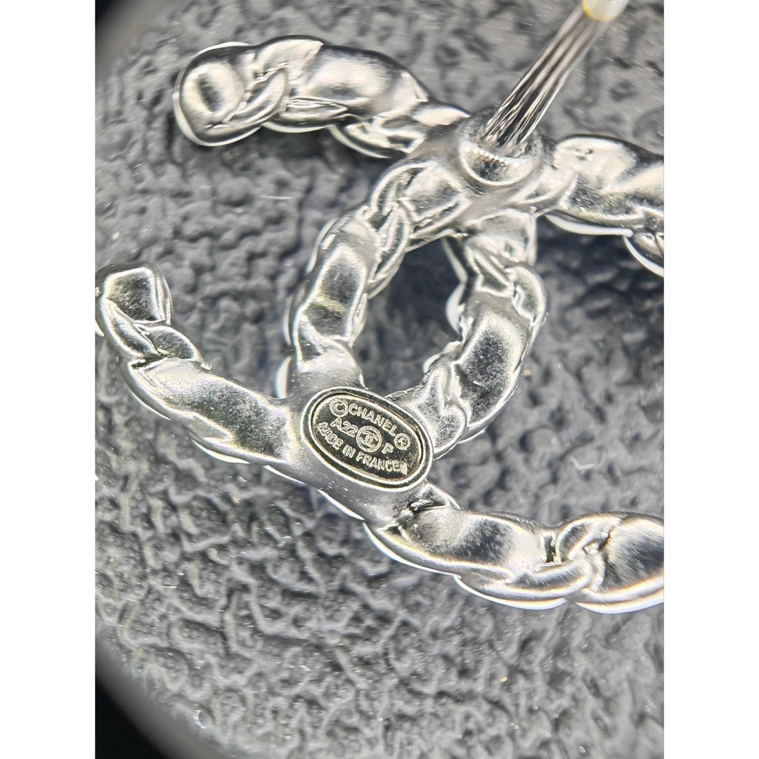 Include Authentic Detective Certificate of Authenticity｜Very Good ( Rank A) ｜ CHANEL A22P Coco Mark  White Enamel Earrings Made In 2022Year ｜S26013102