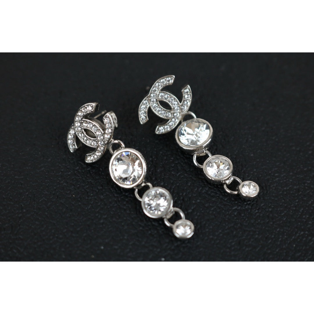 Excellent（Rank SA）｜ CHANEL Coco Mark Rhinestone Earrings Silver｜X25012303