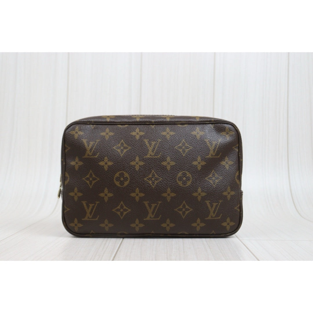 Include Entrupy Certificate of Authenticity｜Very Good ( Rank A) ｜ Louis Vuitton Truth Toilet 23 Monogram Makeup Pouch｜26102301