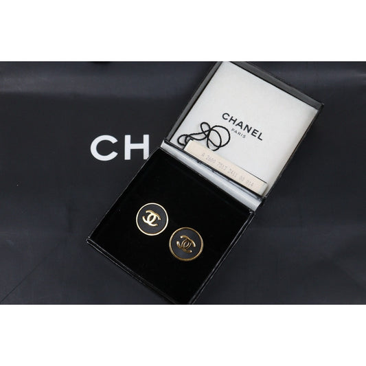Include Authentic Detective Certificate of Authenticity｜Very Good ( Rank A) ｜ CHANEL Coco Mark  Black Golden Vintage Earrings ｜26011508