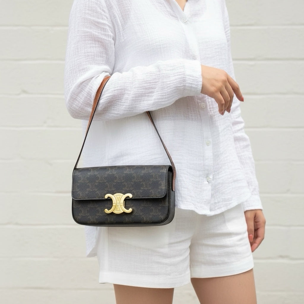 Include Entrupy Certificate of Authenticity｜Very Good ( Rank A)｜ CELINE Macadam Triomphe Shoulder Bag  Golden Hardware｜S26061202