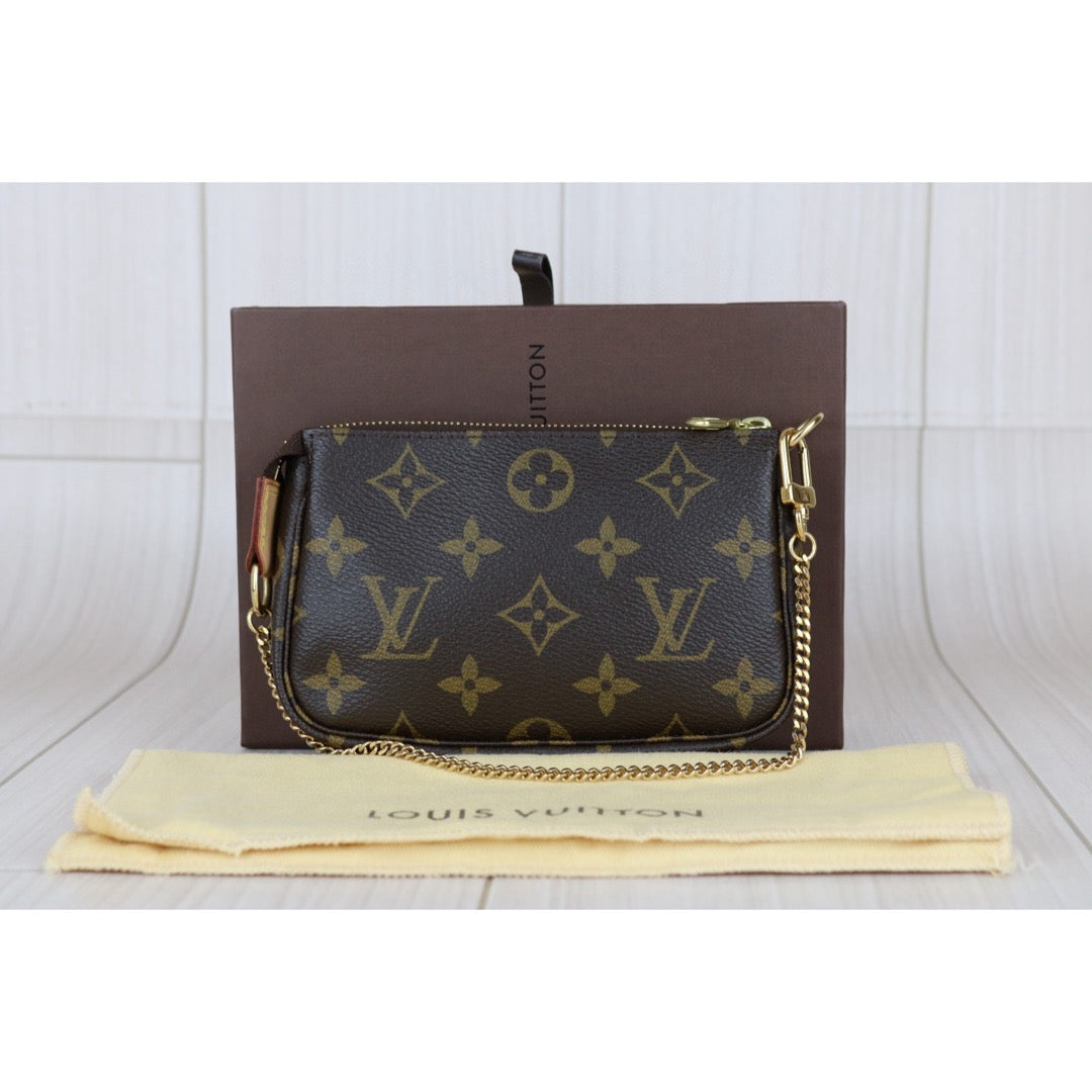 Very Good ( Rank A)｜ LV Monogram Pochette Accessoires ｜X25021602