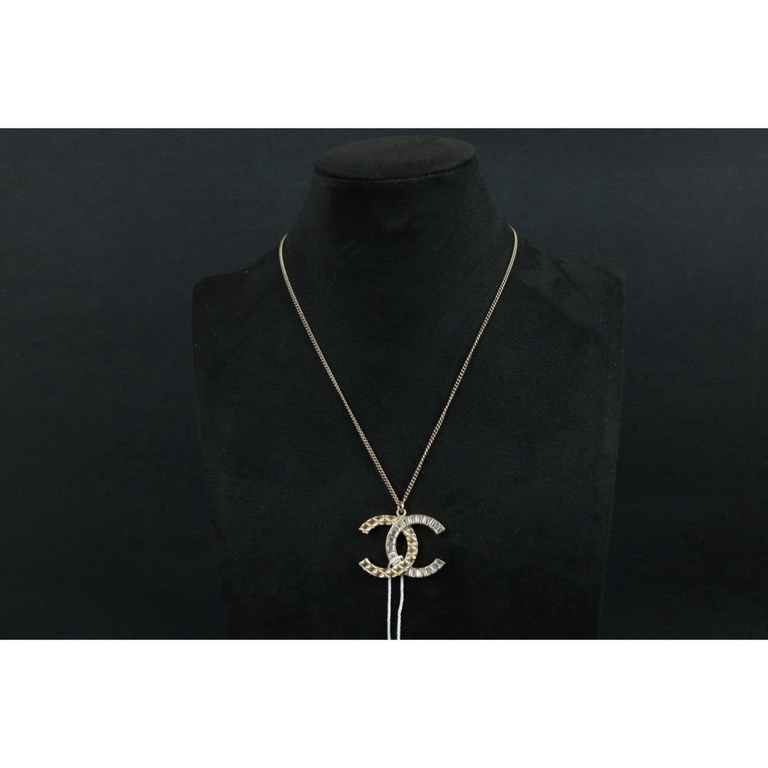 Include Authentic Detective Certificate of Authenticity｜Very Good ( Rank A) ｜ CHANEL B18V Coco Mark  Quilted Rhinestone Choker  Necklace｜S26062302