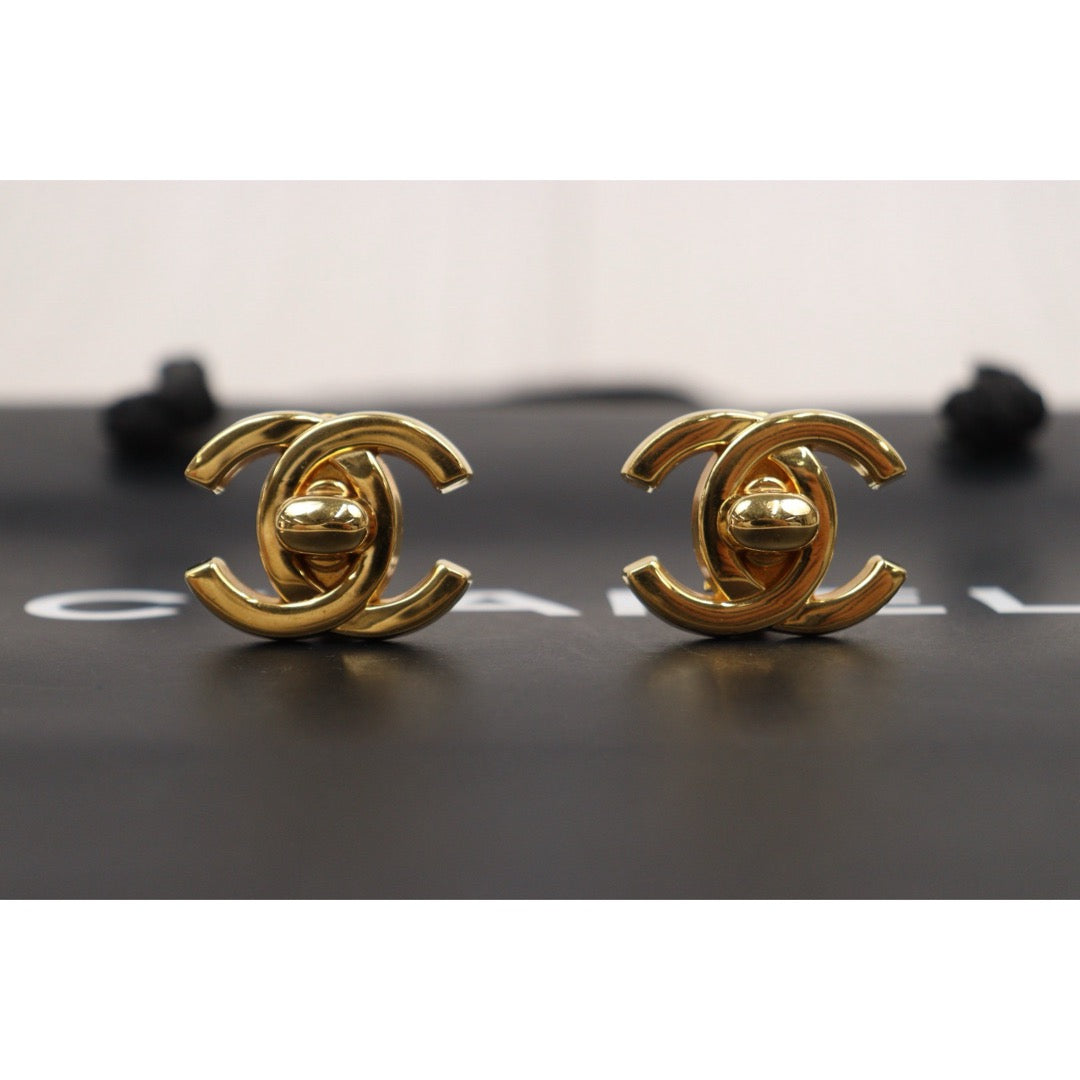 Very Good ( Rank A) ｜CHANEL Vintage 18K Gold Plating Earrings Made In 1996 Year GM｜S25110437