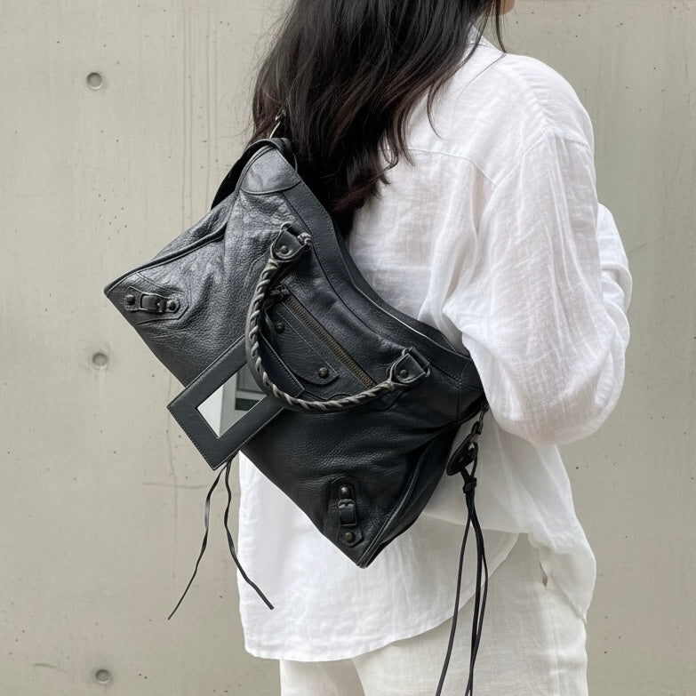 Include Entrupy Certificate of Authenticity｜Good ( Rank AB)｜Balenciaga Waxed Leather Classic City MM Grey HandBag Shoulder Bag ｜S26060108