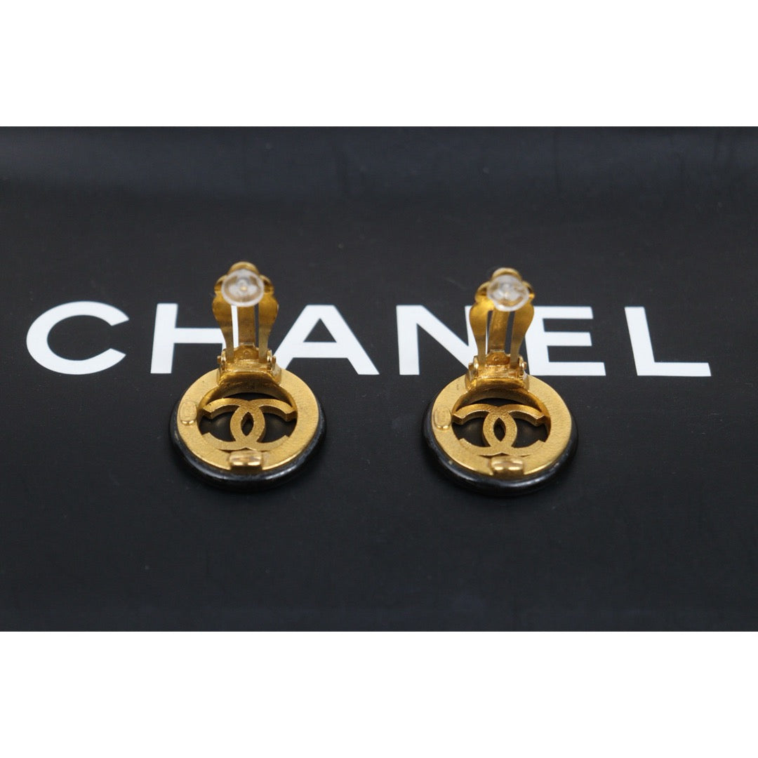 Include Authentic Detective Certificate of Authenticity｜Very Good ( Rank A) ｜ CHANEL 97A Coco Mark  Golden  Earrings Made In 1997Year｜26020605