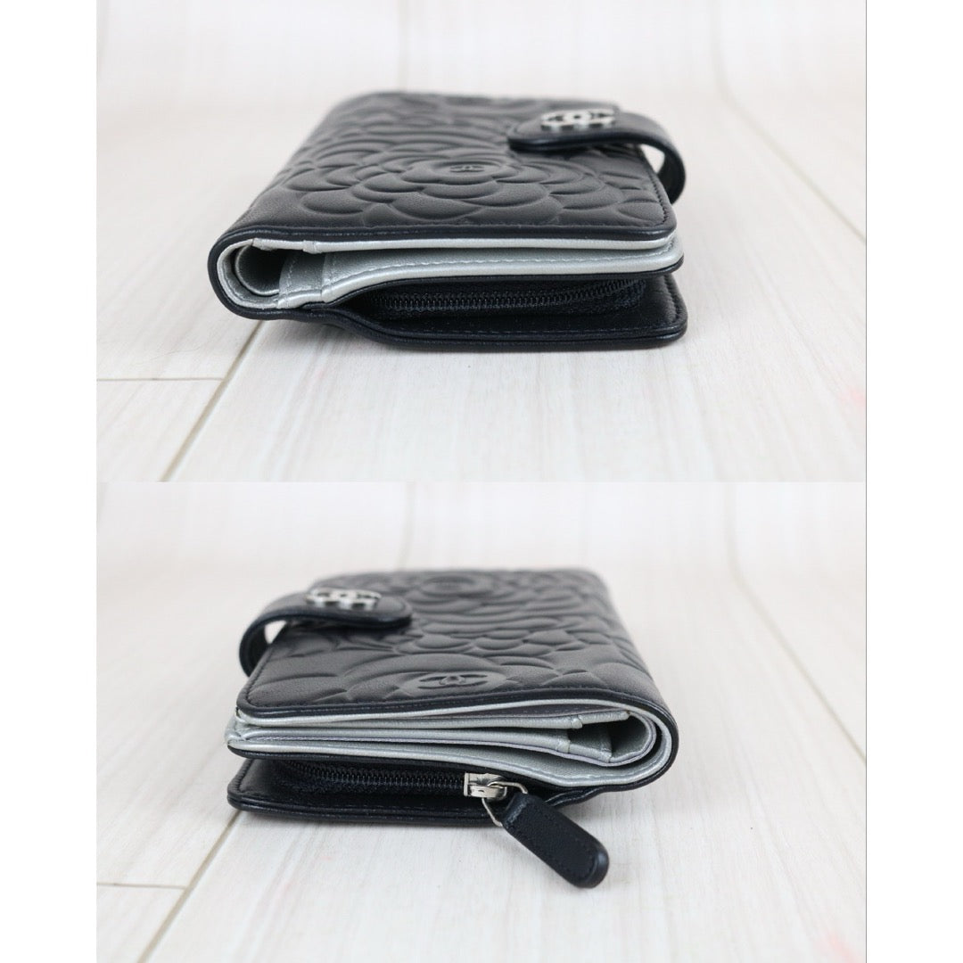 Include Entrupy Certificate of Authenticity｜Very Good ( Rank A)｜CHANEL Lambskin Camellia Embossed Flap Black Wallet Made In 2012-2013Year｜X26062909