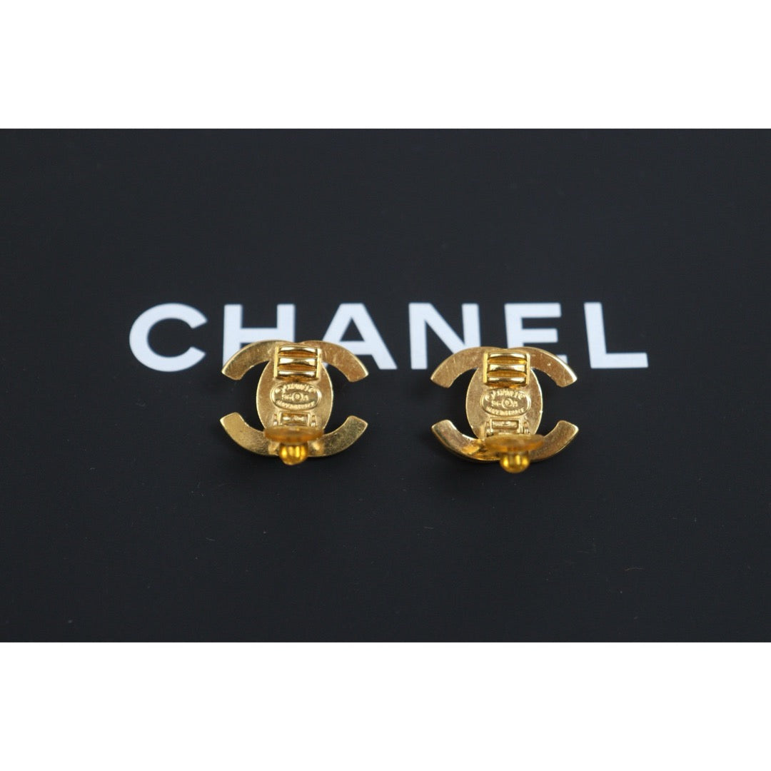 Include Authentic Detective Certificate of Authenticity｜Very Good ( Rank A) ｜CHANEL 96A Vintage Earrings Made In 1996 Year ｜26062609