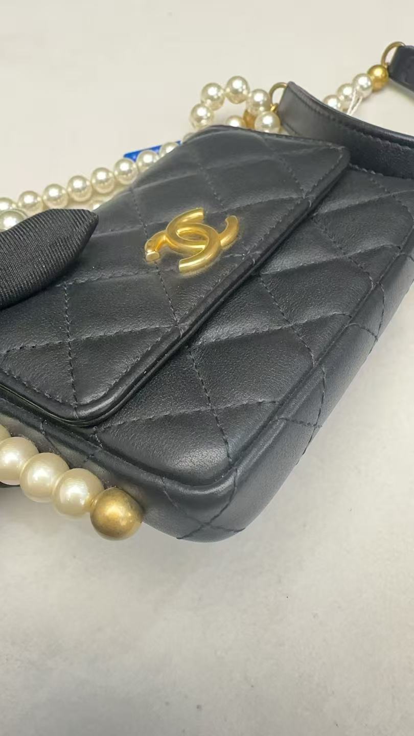 CHANEL Matelasse Chain Mini WOC