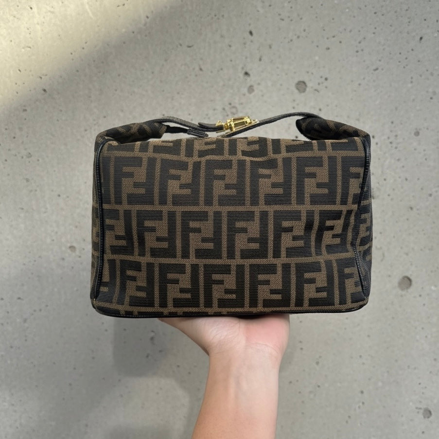 Include Entrupy Certificate of Authenticity｜Very Good ( Rank A)｜ FENDI GM Zucca Handbag ｜26061603