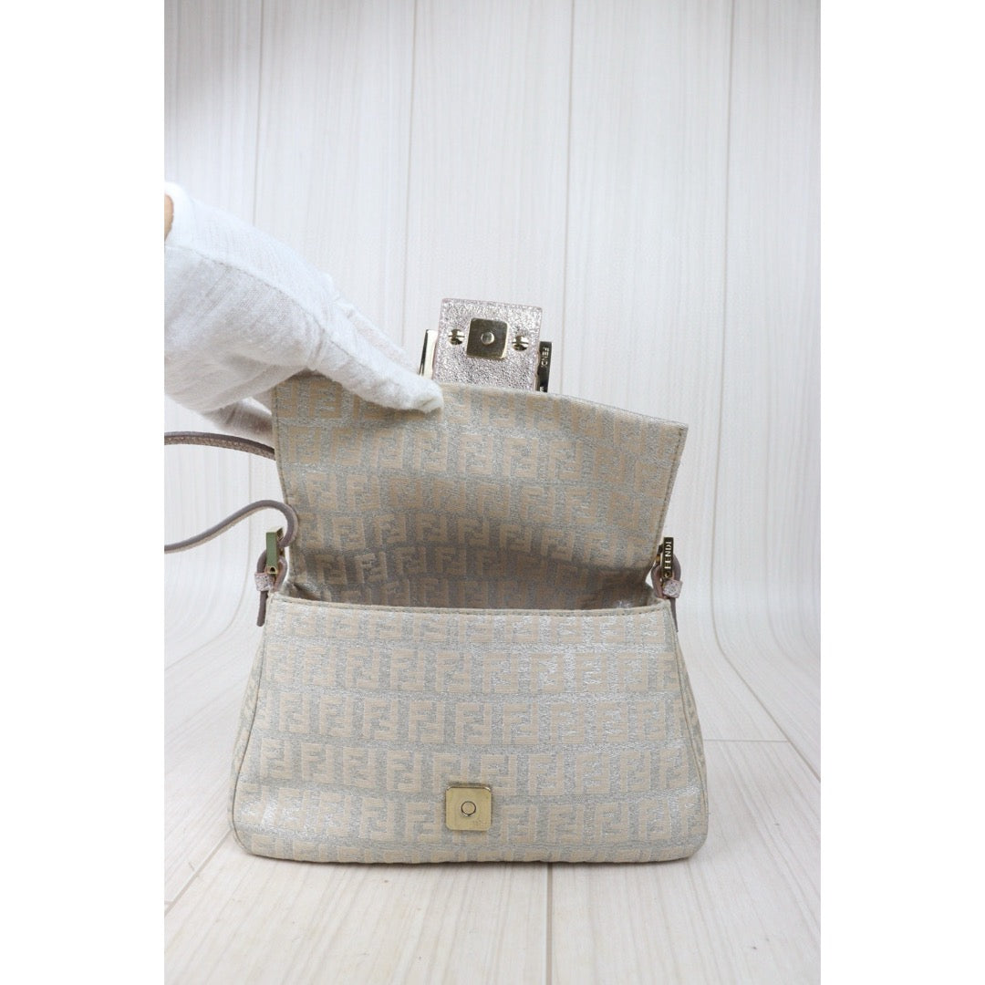 Rank A｜  FENDI Mamma Baguette Shoulder Bag Silver ｜24080603