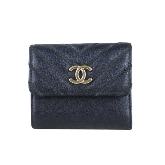 Include Entrupy Certificate of Authenticity｜Good ( Rank AB)｜Chanel Calf Skin V-Patterned Black Wallet Made In 2019Year｜S26072510