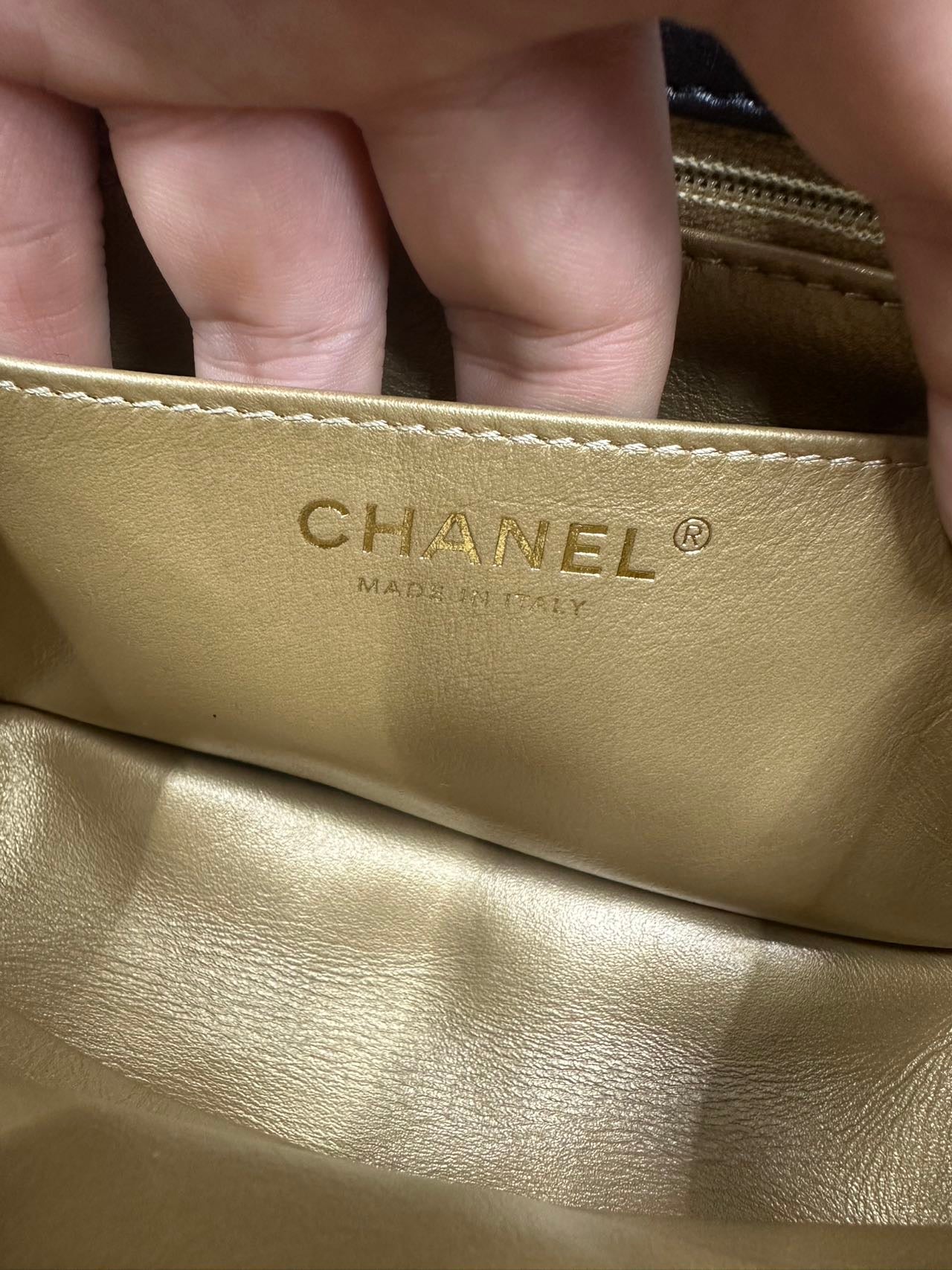 Include Entrupy Certificate of Authenticity｜Very Good ( Rank A)｜ CHANEL Lanbskin Square Shoulder Bag Black