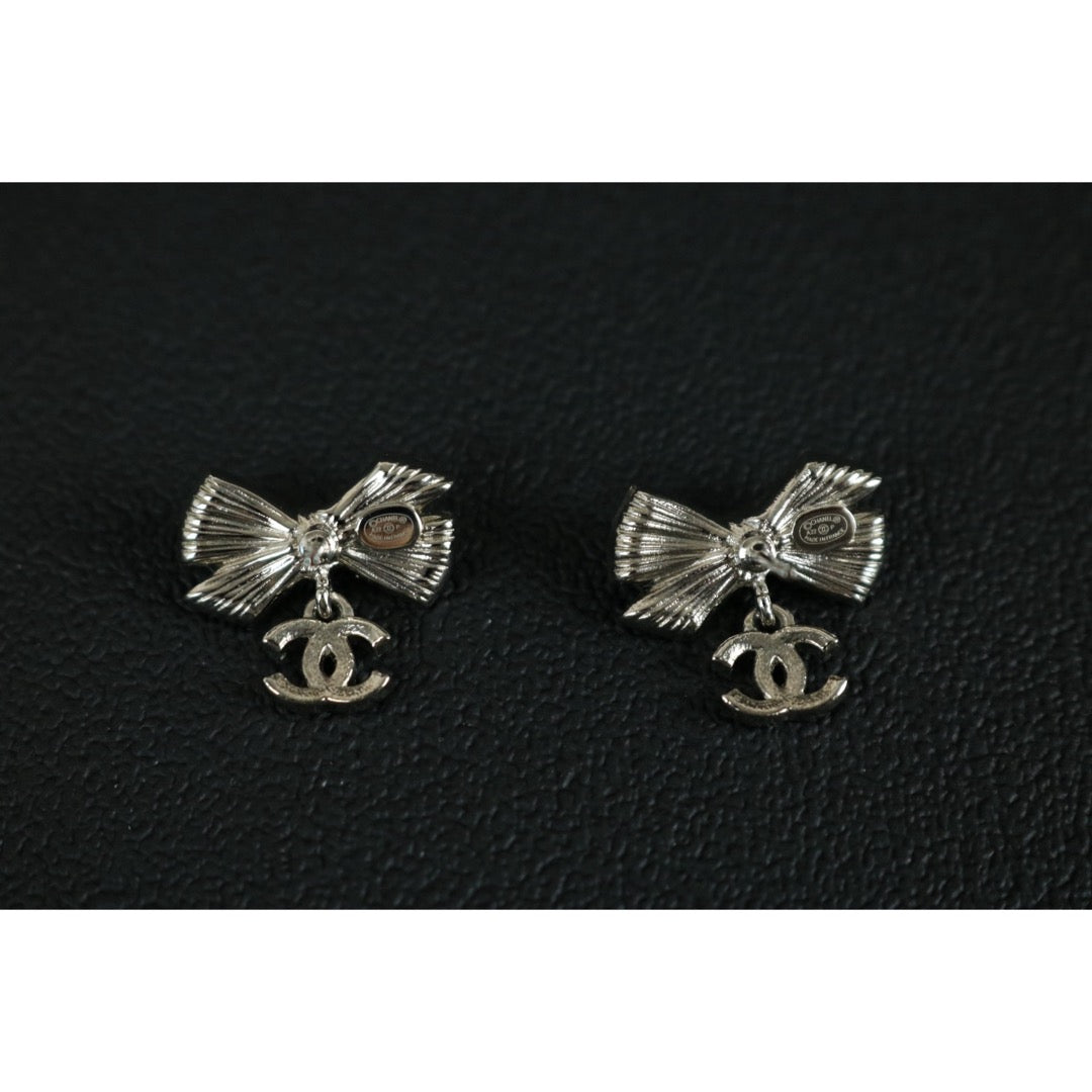 Include Authentic Detective Certificate of Authenticity｜Very Good ( Rank A) ｜CHANEL A22P COCO Mark Bow Pearl Rhinestone Earrings Made In 2022 Year｜S26071001