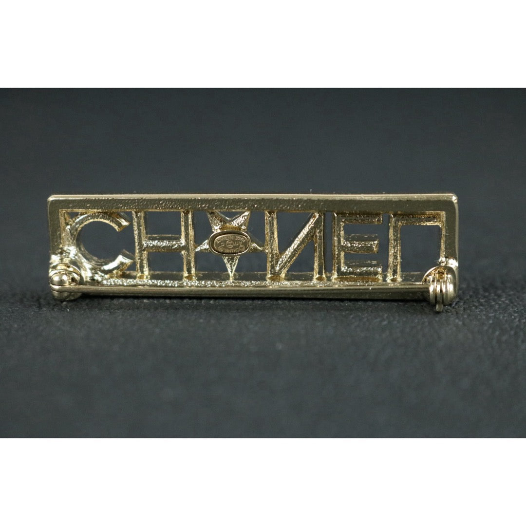 Include Authentic Detective Certificate of Authenticity｜Very Good ( Rank A)｜ CHANEL A17C Logo Rhinestone Brooch Made In 2017Year ｜S26050706